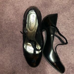 Black Mary Jane pumps